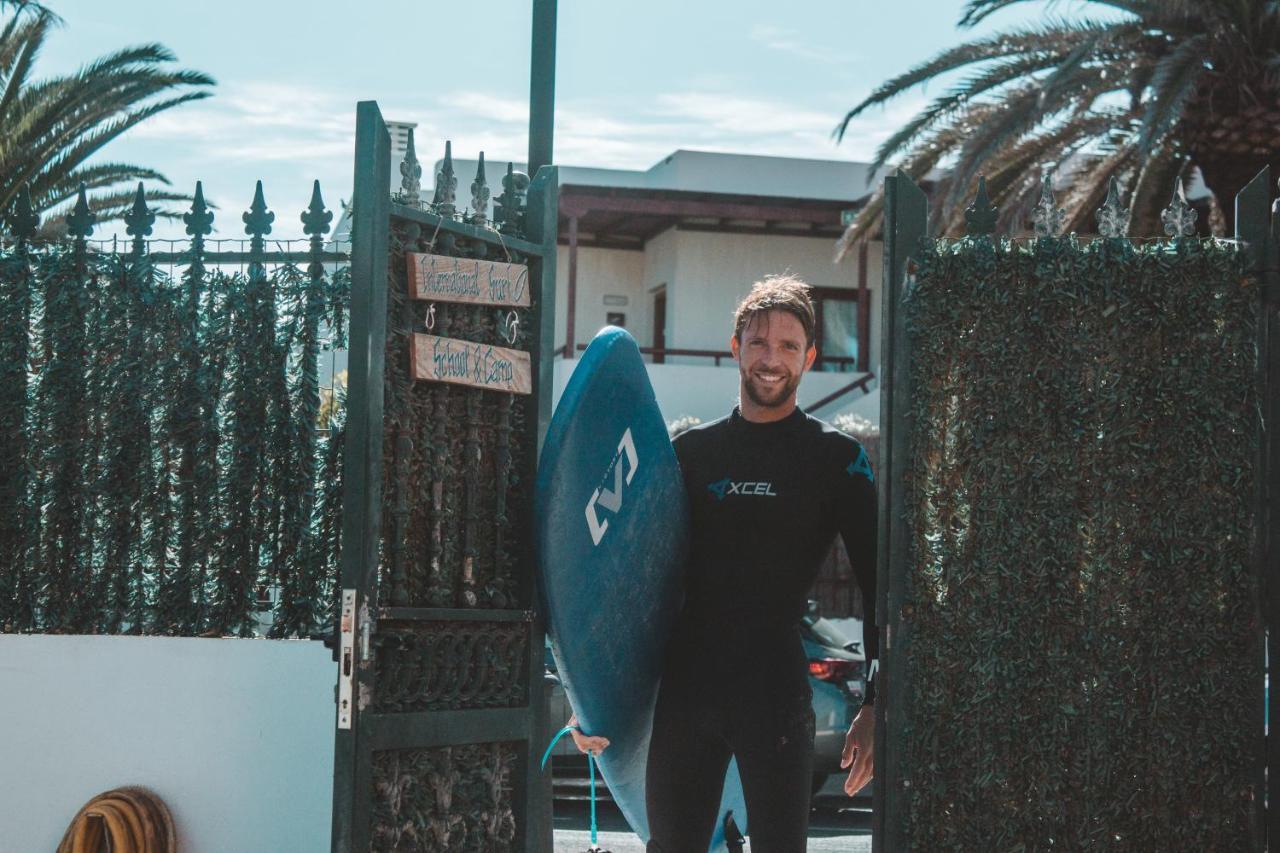 International Surf Camp Only Surf Albergue Corralejo Exterior foto