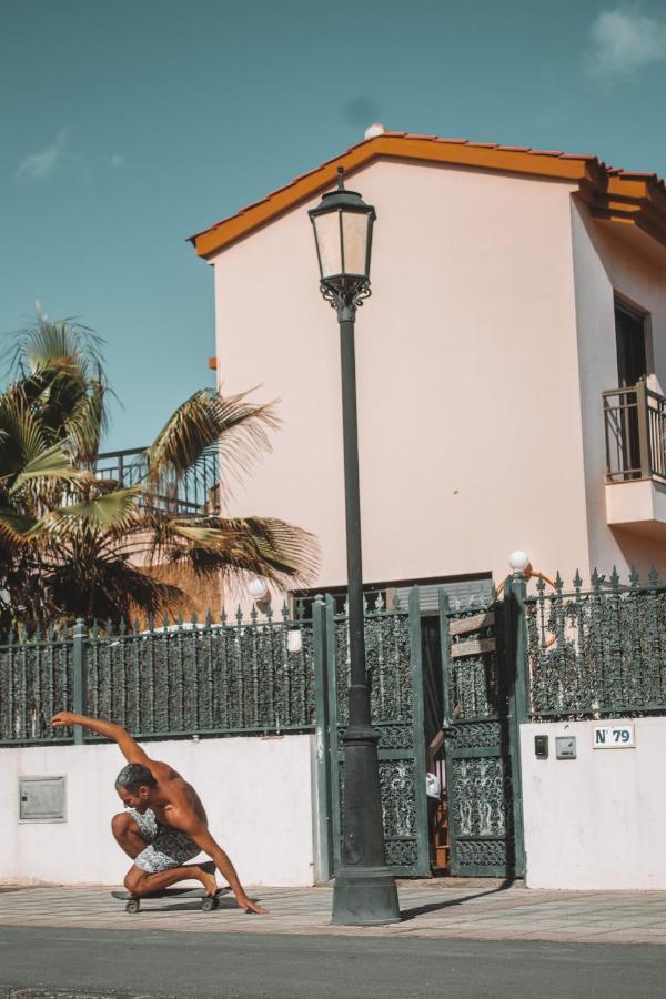 International Surf Camp Only Surf Albergue Corralejo Exterior foto