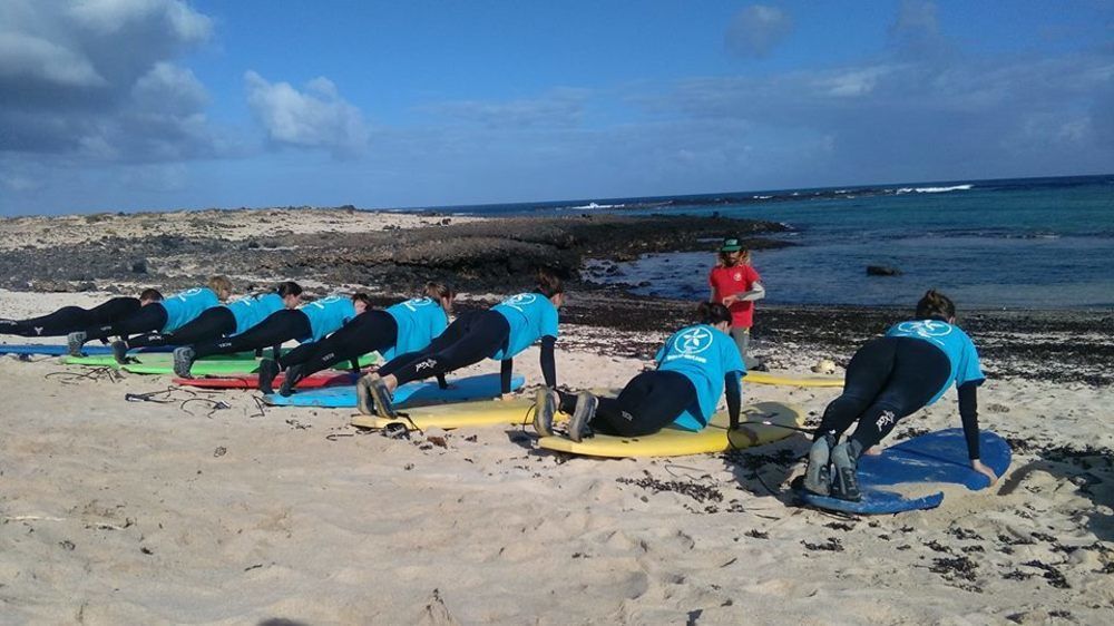 International Surf Camp Only Surf Albergue Corralejo Exterior foto